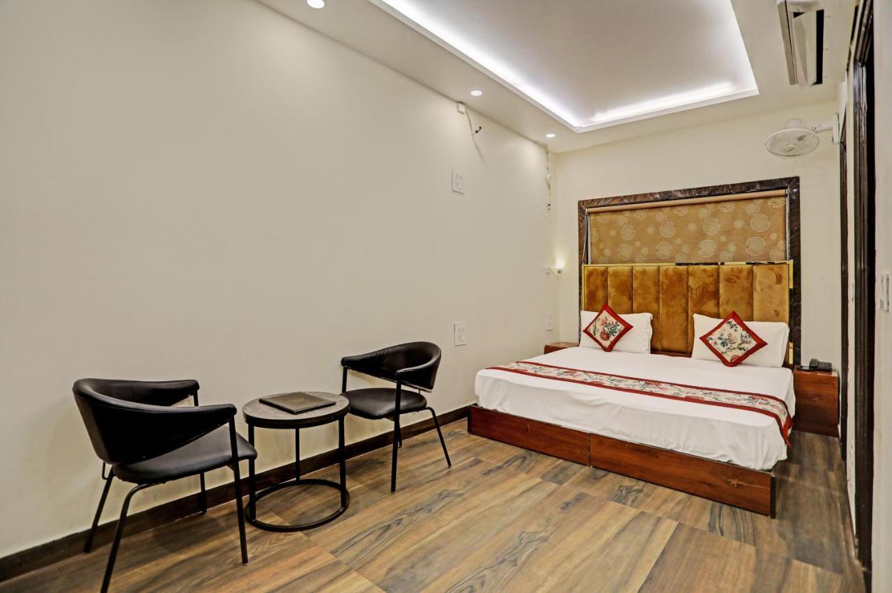 Staybook Hotel Atlanta New Delhi Train Station Exterior photo