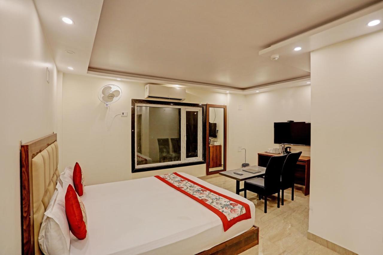 Staybook Hotel Atlanta New Delhi Train Station Exterior photo