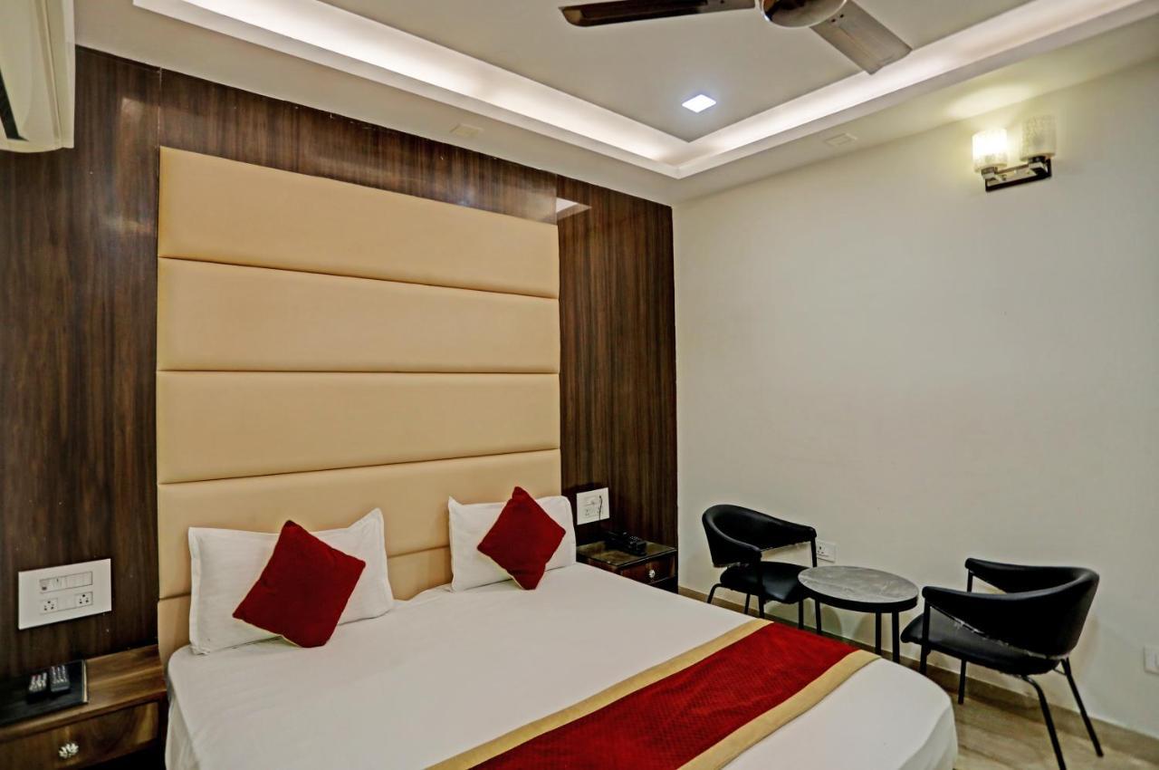 Staybook Hotel Atlanta New Delhi Train Station Exterior photo