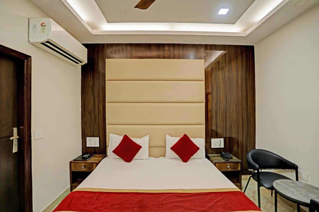 Staybook Hotel Atlanta New Delhi Train Station Exterior photo