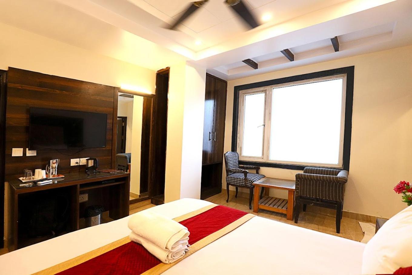 Staybook Hotel Atlanta New Delhi Train Station Exterior photo